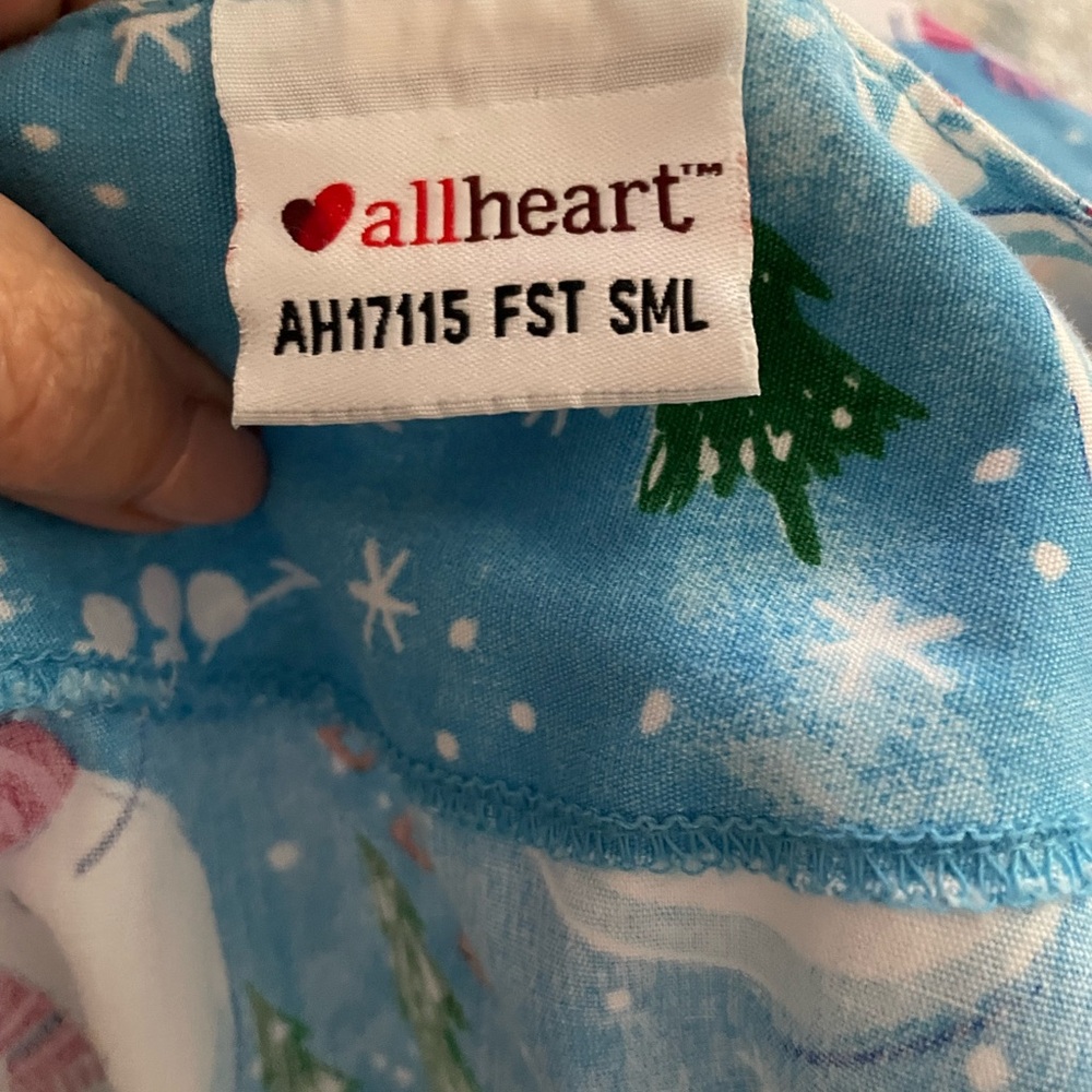 Woman’s scrubs Allheart size small Snowmen - Picture 3 of 8